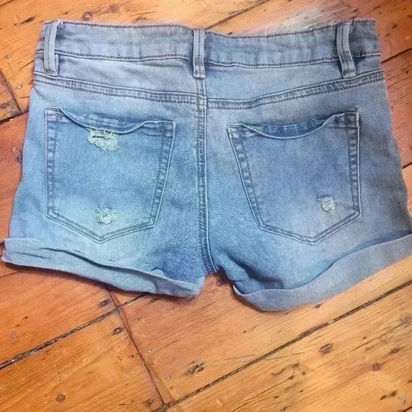 Womens Shorts - Picture 5 of 6